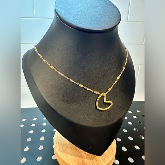 NIB-Stainless Steel Hollow Heart Necklace - Picture 3 of 6